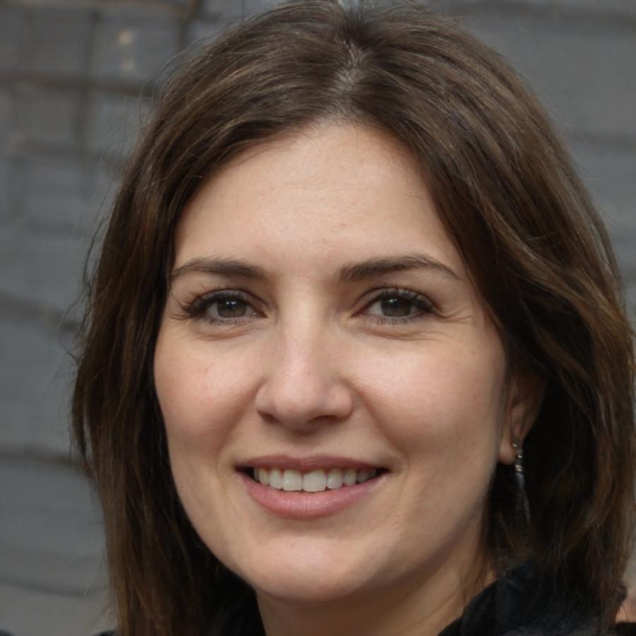 Portrait of financial planner Freya Sinclair